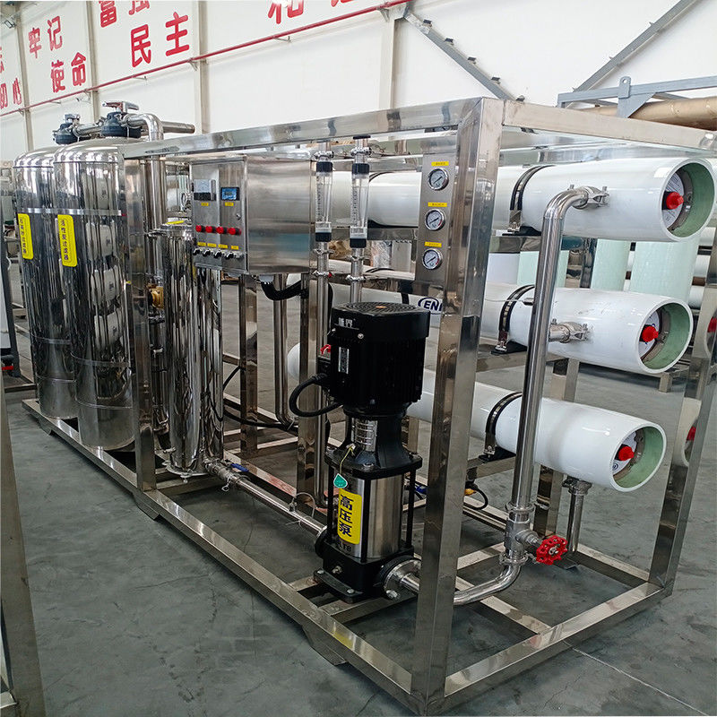 PLC-gecontroleerd 3T/h omgekeerd osmose-ro-systeem voor industriële zuivering van drinkwater
