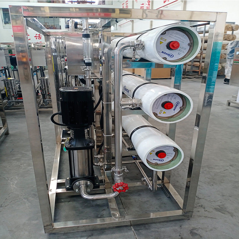 PLC-gecontroleerd 3T/h omgekeerd osmose-ro-systeem voor industriële zuivering van drinkwater