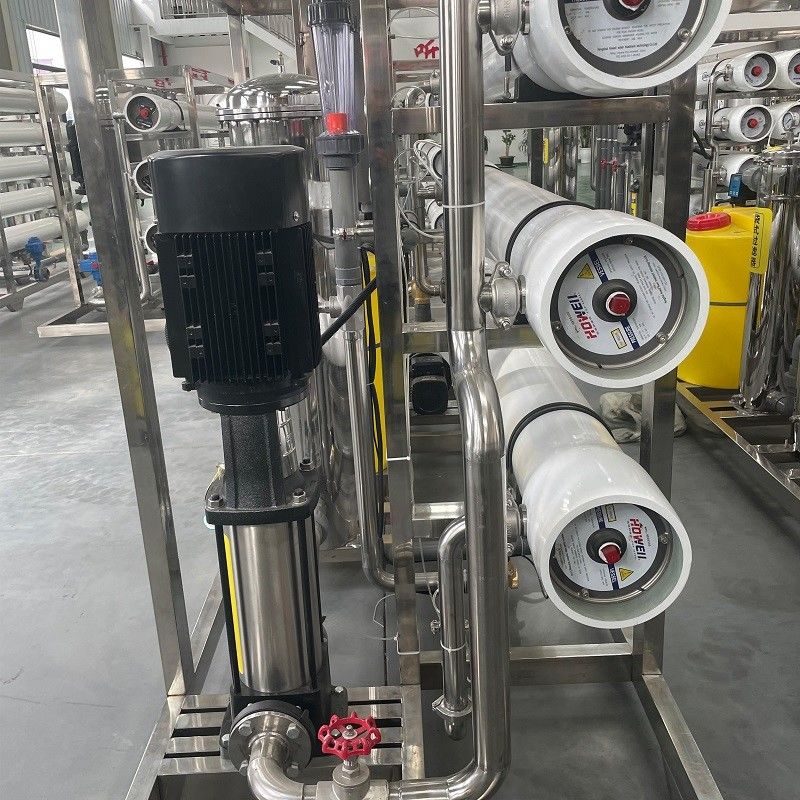 Machines voor de zuivering van zuiver mineraal drinkwater en voor de behandeling van filters met een capaciteit van 6 l/h